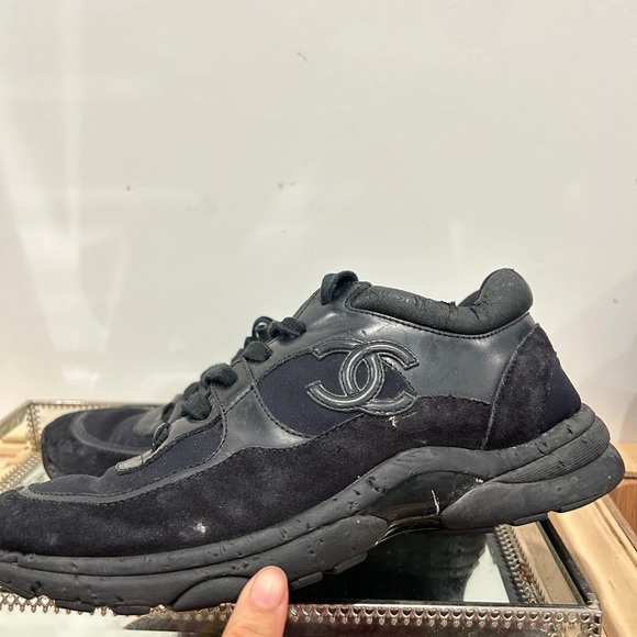 Chanel size 35.5 Interlocking CC Logo Leather Sneakers - Picture 4 of 13